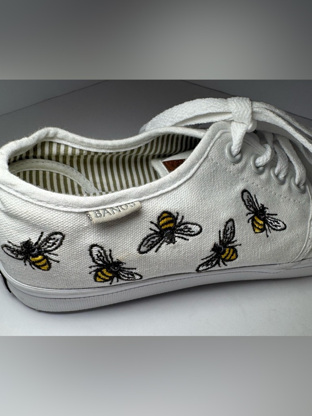 BANGS adorable Honey Bee Low Top sneakers in excellent condition. Size 7